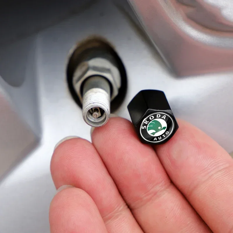 Car Wheel Tire Valve Stems Cap With Keychain Keyring Badge For Skoda Octavia MK2 MK1 2 3 A5 A7 A8 Fabia Karoq Superb Rapid Kamiq