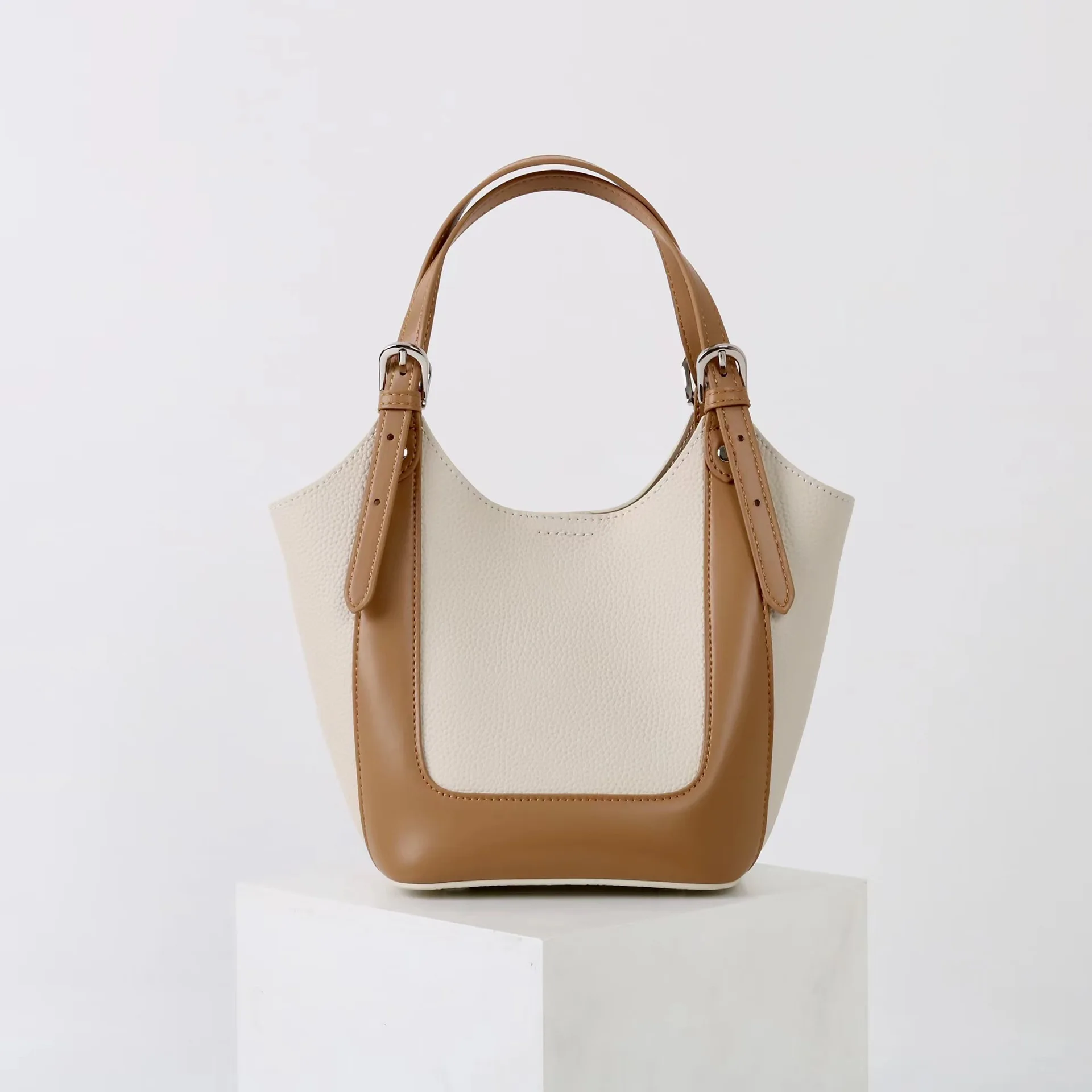 

Genuine leather bucket bag 2025 new first layer cowhide large capacity commuting one-shoulder crossbody bag fashion lady handbag