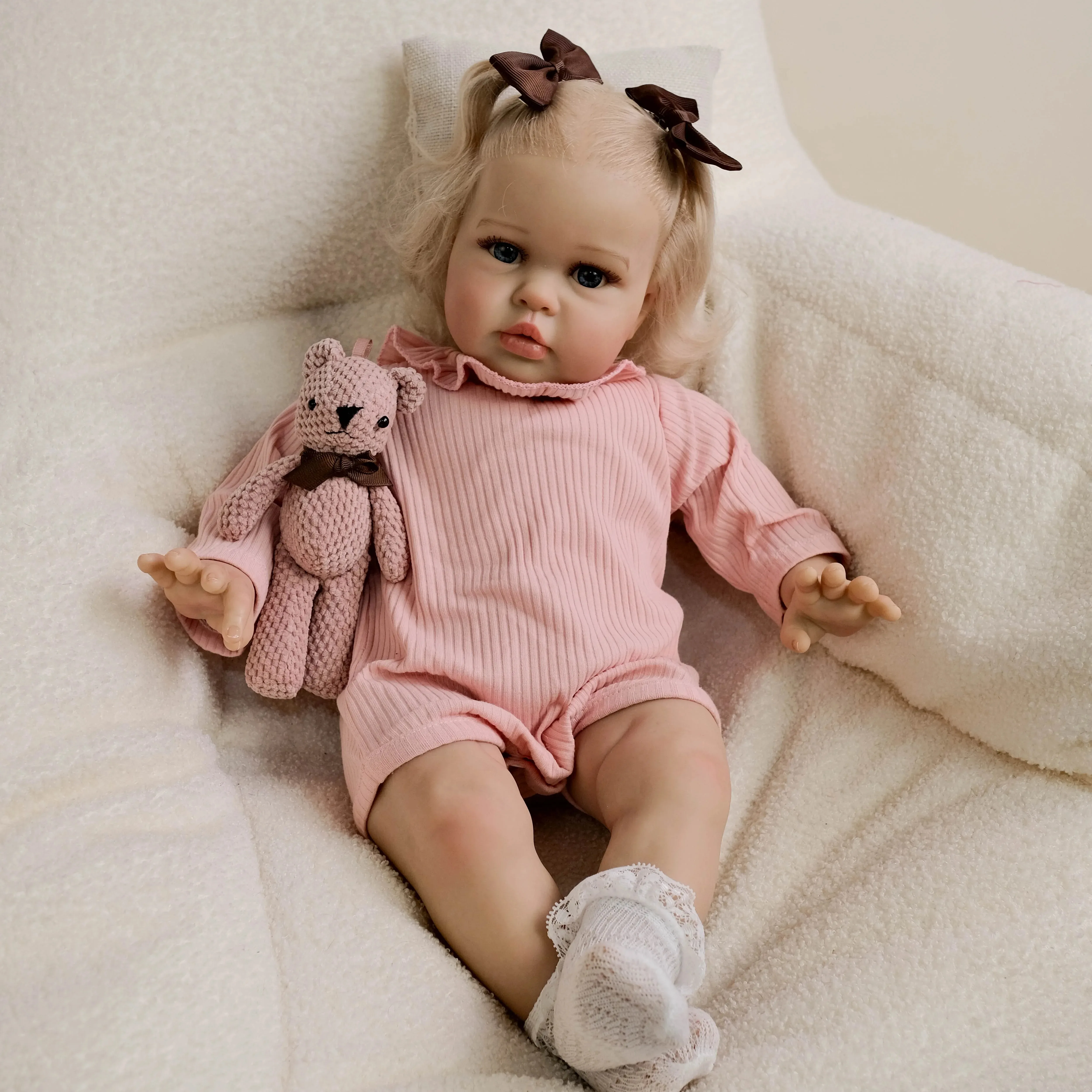 24-calowa lalka Ellie z miękkiego bawełnianego ciała, realistyczna lalka reborn, wielowarstwowa malowana skóra 3D z widocznymi żyłkami, ręcznie wszczepiane włosy.