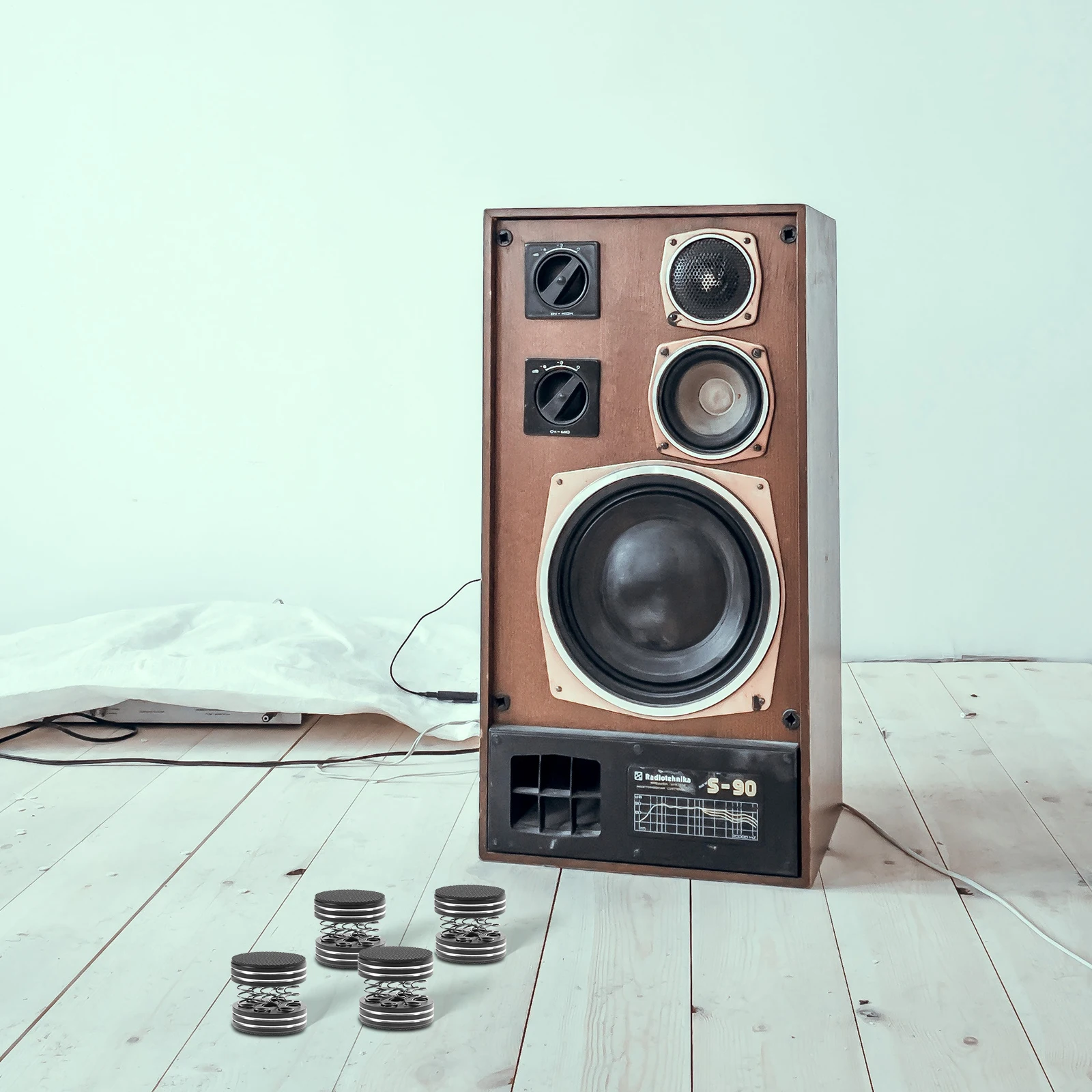 Рисунок 3 - изоляционные ножки для динамиков