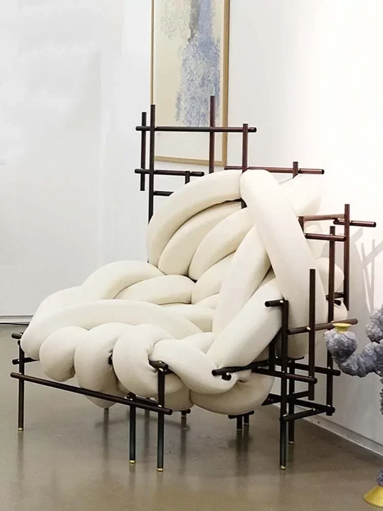 Simple modern light luxury loach creative Internet celebrity villa new art metal leisure chair