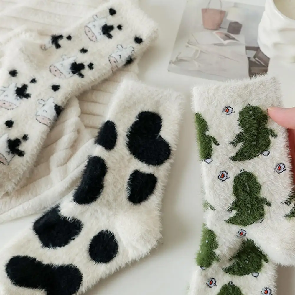 Polyester Fabric Socks Loose Ankle Socks Cozy Winter Floor Socks with Cartoon Cow Dinosaur Print Thick Fleece Mid-tube Anti-slip