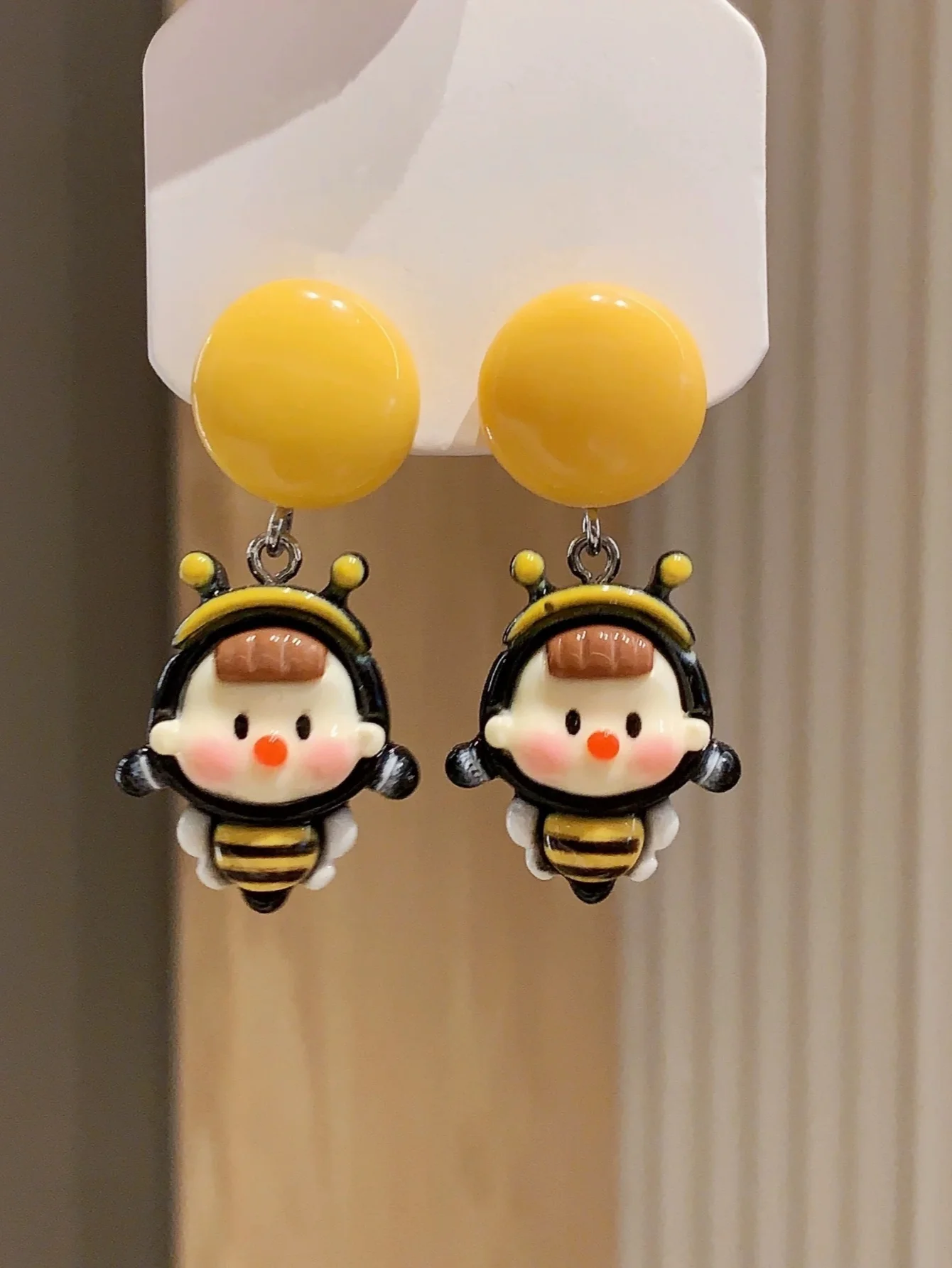 زوج من أقراط الراتنج ثلاثية الأبعاد لمحاكاة الرسوم المتحركة اللطيفة والقطط والقطط