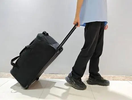 حقائب سفر بعجلات للرجال مع حجرة أحذية، حقائب أمتعة دوارة للرجال، حقيبة أمتعة بعجلات رياضية للسفر مع جيب للأحذية