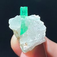 100% Natural green emerald mineral gem-grade crystal specimens stones crystals quartz Healing