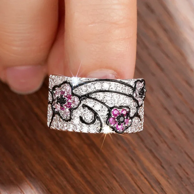 Huitan Wunderschöne Ringe mit rosa Blumen-Design, schillernder heller Zirkonia, Finger-Accessoires für Frauen, trendiger Party-Schmuck
