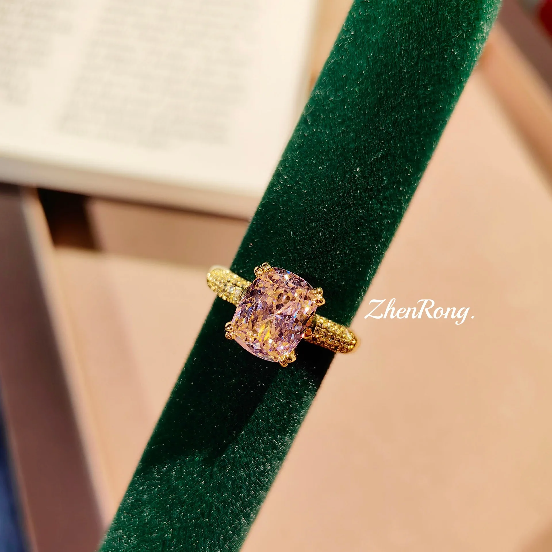 Fashion temperament pink diamond ring silver finger light luxury high sense bird's nest cut pigeon egg diamond ring female