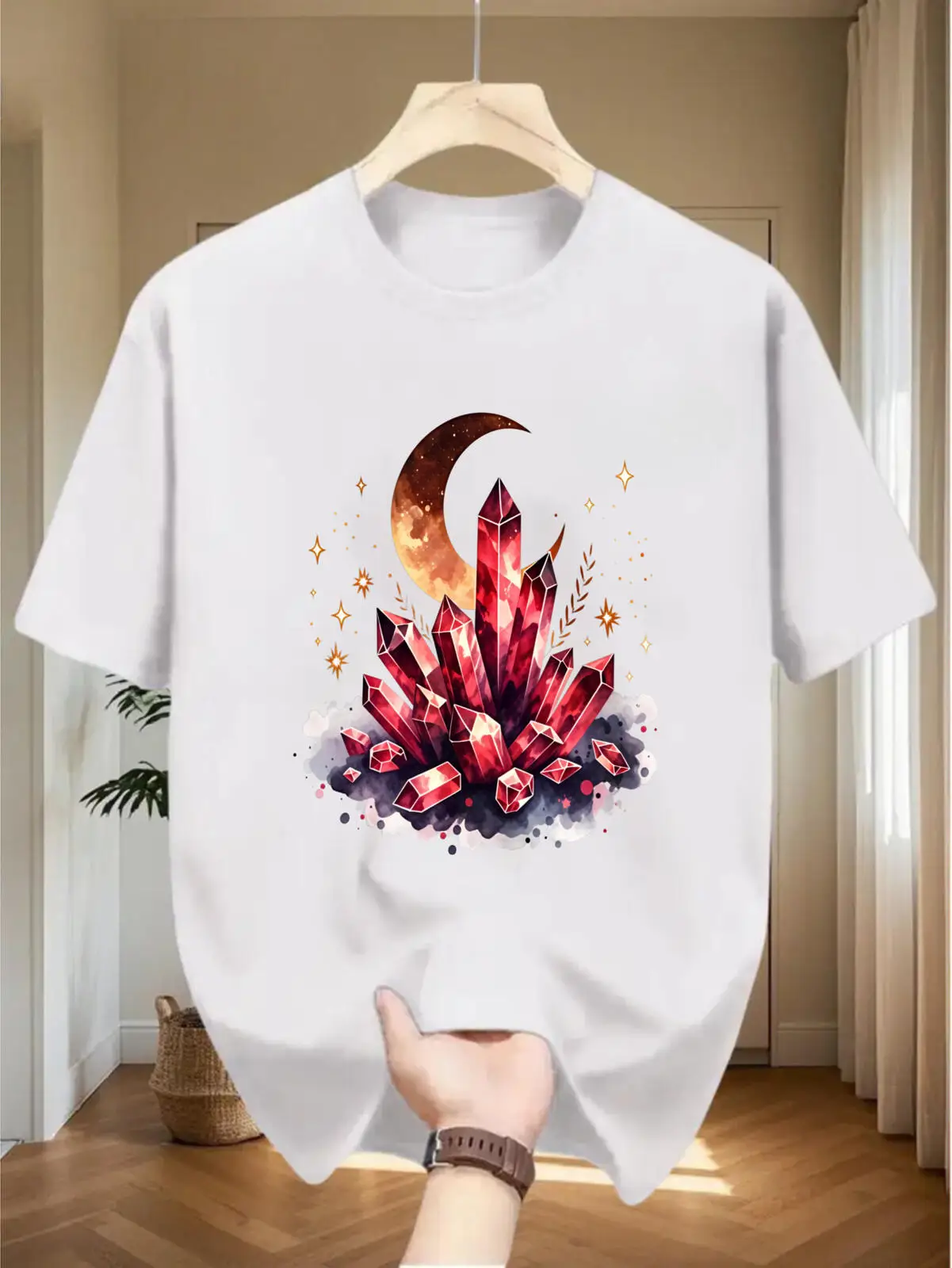 Camiseta negra con cuello redondo 100% algodón con estampado de luna creciente de cristal rojo y brillo mágico en acuarela