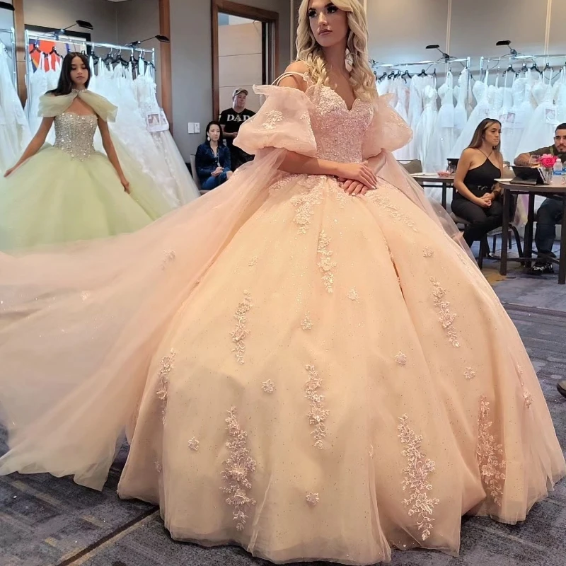 

Elegant Champagne Quinceanera Dress 2024 Applique Lace Beading Tull With Cape Floral Ball Gown Sweet 16 Party Princess Dress