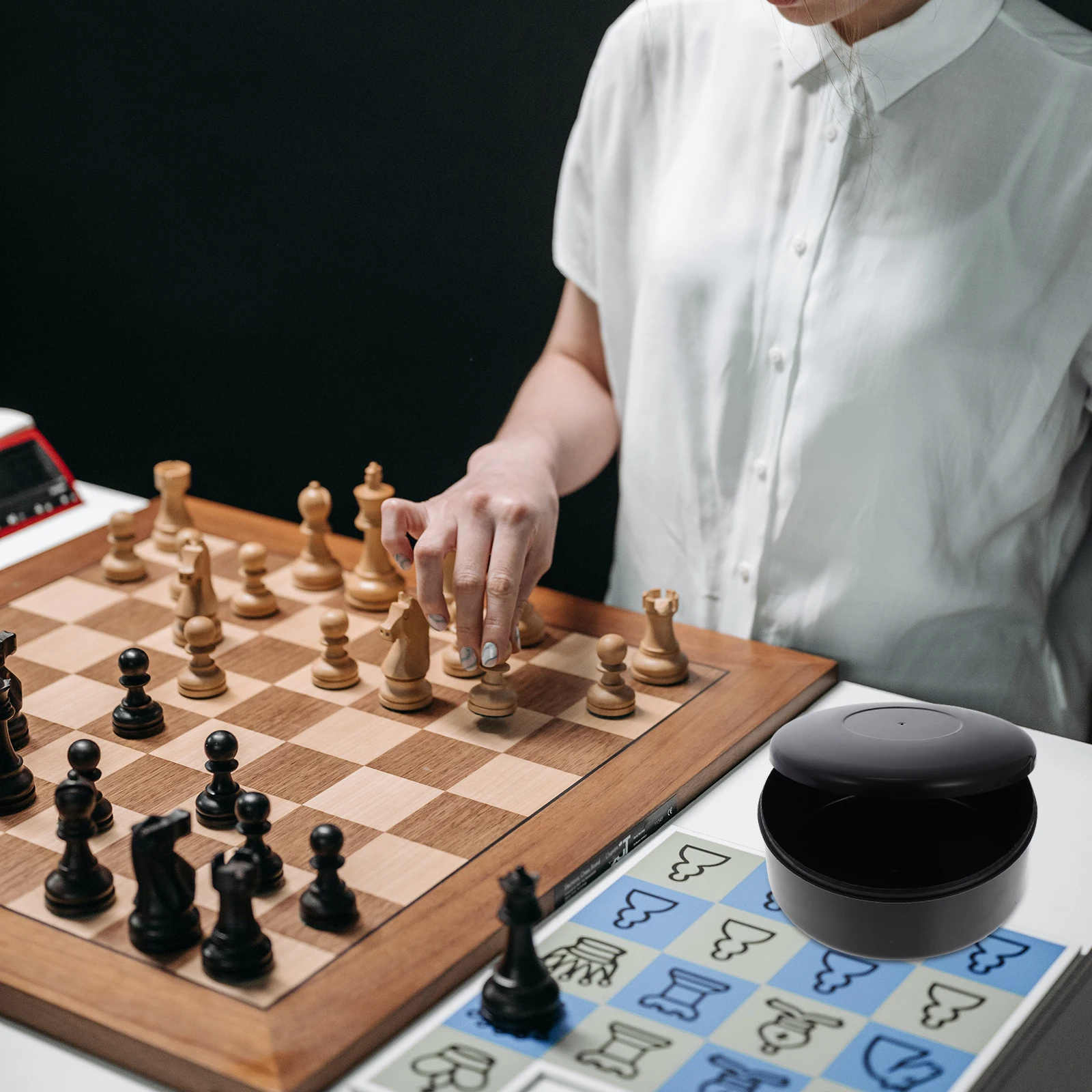 

4 Boxes Go Chess Pieces Storage Pot Plastic Lightweight Durable Chess Stones Holder Black White Storage Container