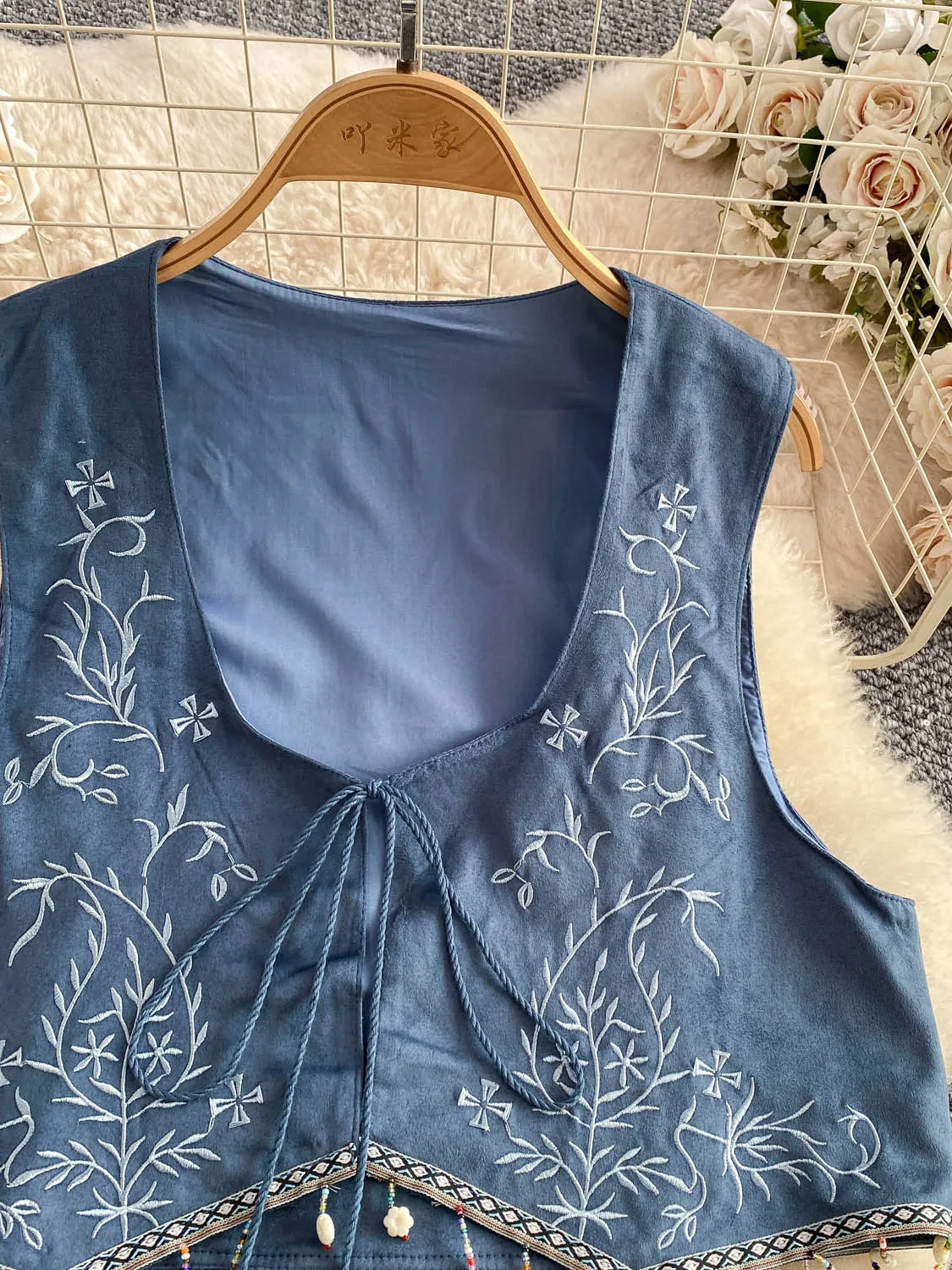 

Retro Chinese Sle Embroidered V-Ne Svel Vest Women's Holiday Layering Slimming Tassel ort Top Faion Commute