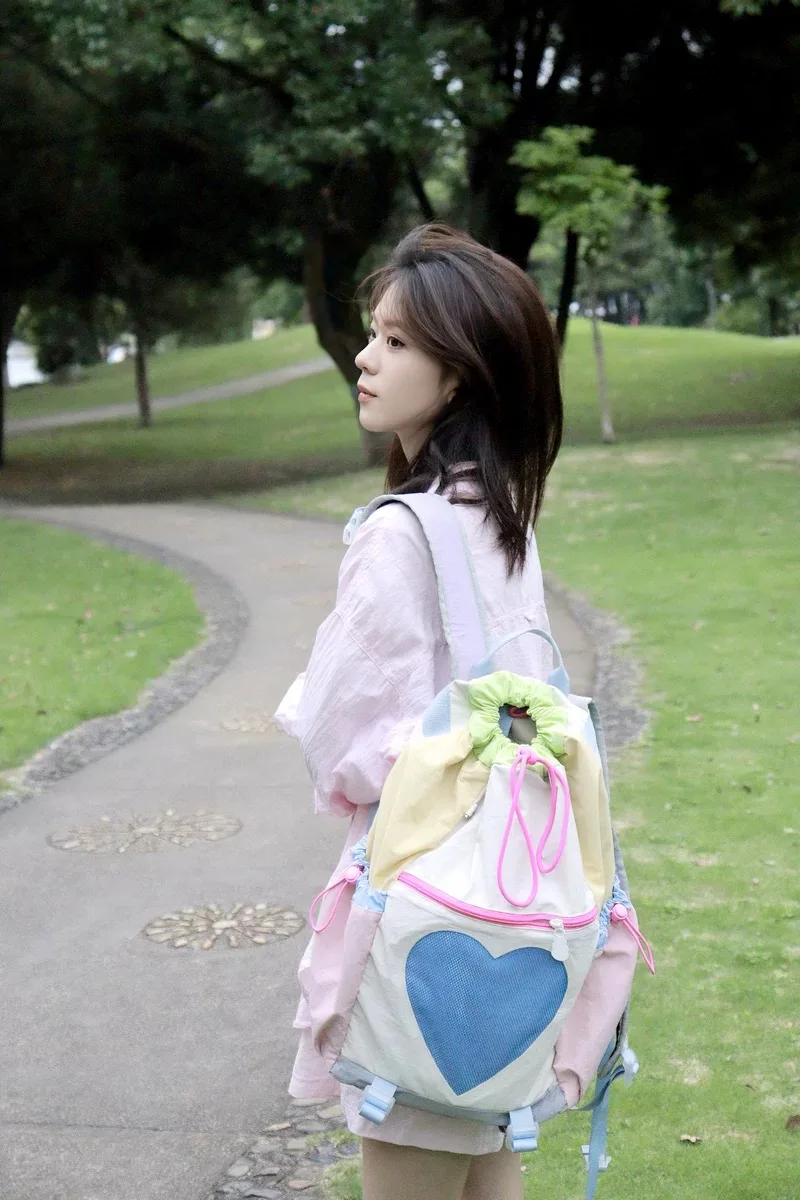 

2024 New Lightweight Heart ape Outdoor Color Blo Hiking Mountain Climbing Bapa Large Capaci Cam Travel Bag Women