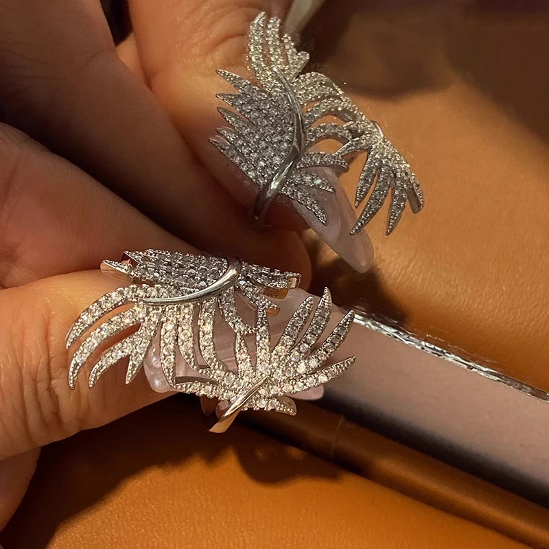 Huitan Aesthetic Feather Design Finger Ring for Women Luxury Full CZ Wedding Party Statement Female Rings Silver Color Jewelry