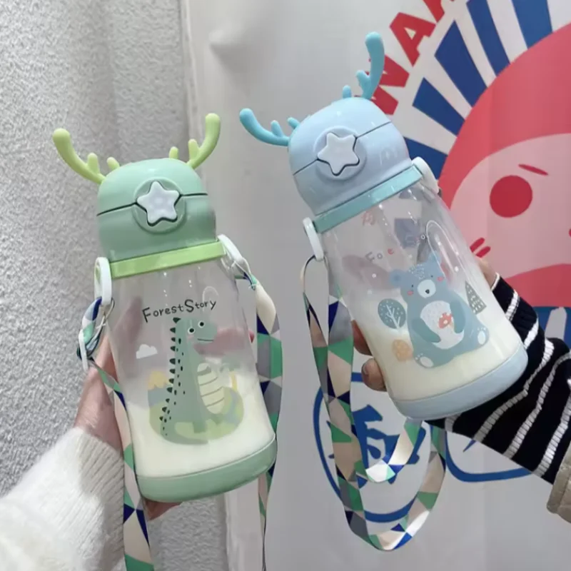 600 مللي زجاجة ماء للأطفال صافي الأحمر البلاستيك قرن الوعل القش زجاجة ماء عالية المظهر مستوى سعة كبيرة زجاجة ماء غلاية