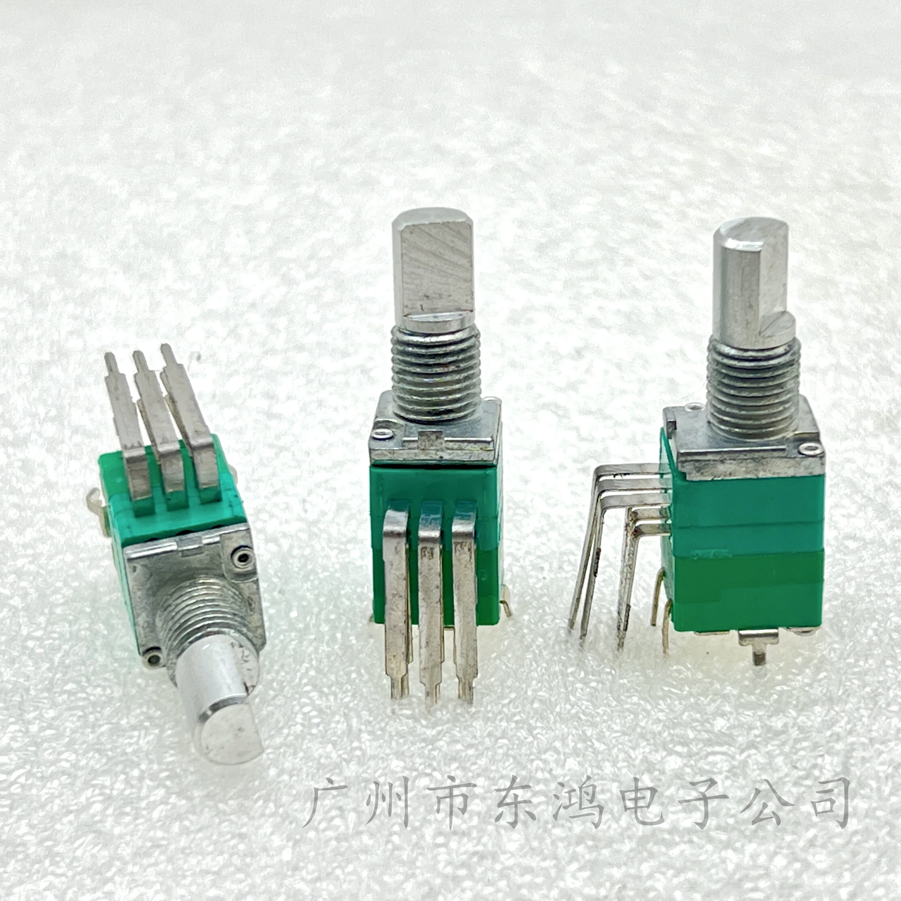 1 PCS 097 duplex with switch potentiometer with bracket vertical bent foot B50K green seal with fixed foot 6+2 foot stereo