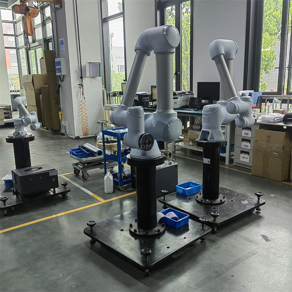 Automatic 6 Axis Industrial Welding Robot Arm Collaborative Robot Arm For Loading Paint Stainless Payload 3kg-20kg Range 1-2m