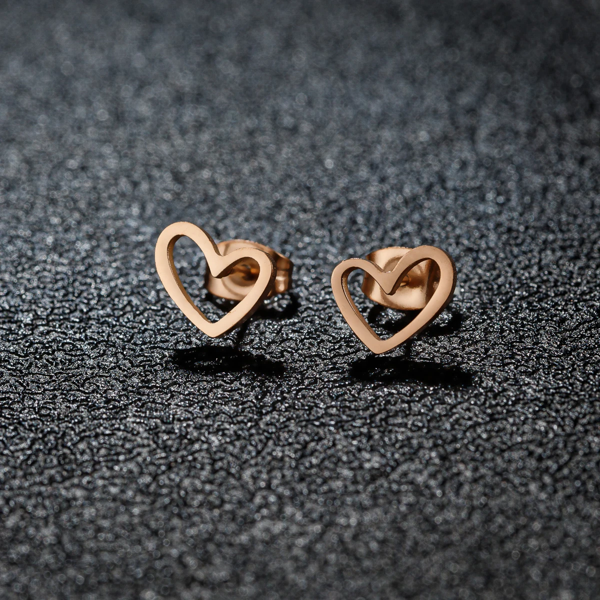 Simple Design Hollow Love Heart Earrings For Women Fashion Tiny Stainless Steel Ear Stud Earring Party Wedding Jewelry Gift