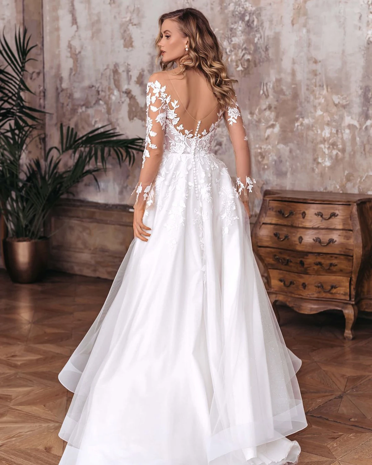 Luxury A Line Wedding Dresses Sexy High Side Split Long Sleeve Appliques Lace Bridal Gowns Customized Backless Sweep Train Robes