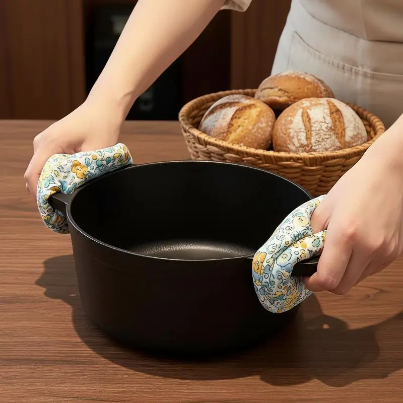 New Mini Triangle Microwave Glove Pot Knob Cloth Cover High Temperature Resistant Nonslip Oven Gloves Kitchen Tool