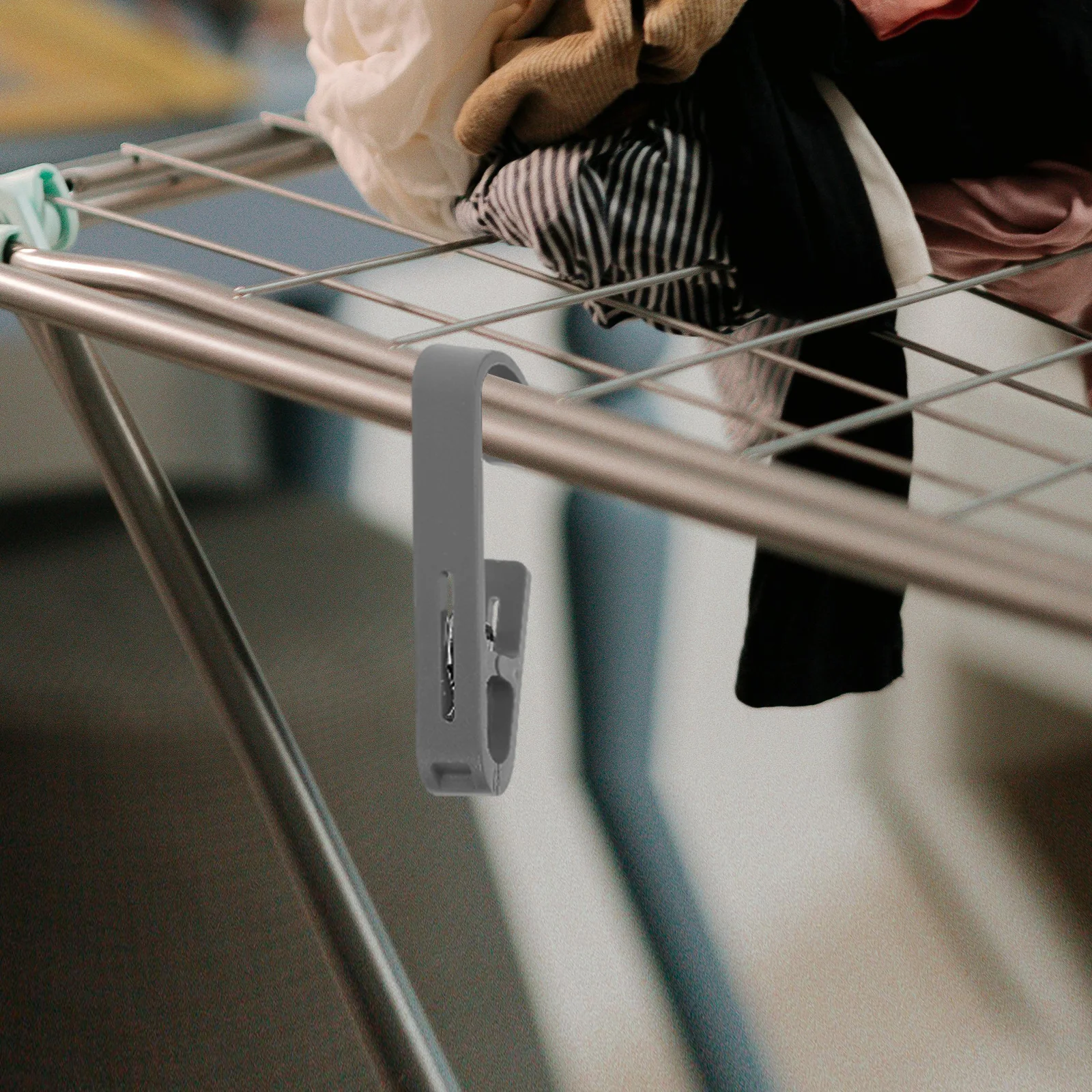 

4Pcs Clothes Hook Clips Plastic Laundry Sock Clip Heavy Duty Clamp Hangers Hanging Organizer Wardrobe Storage Clothespin