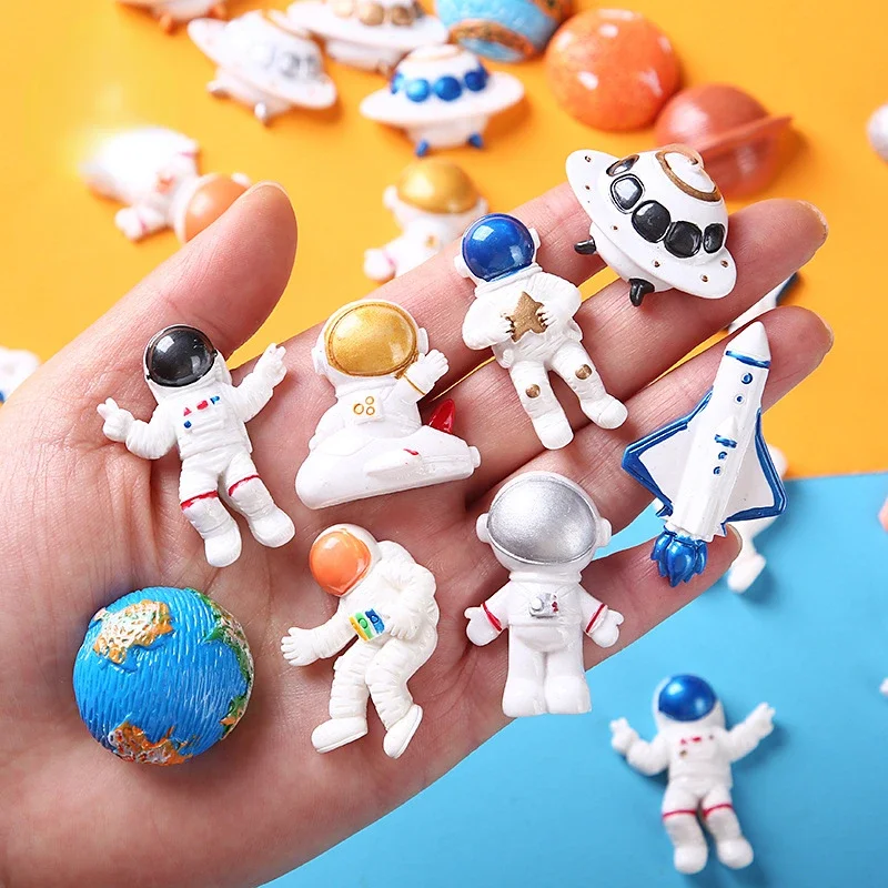 5pcs Kawaii Resin Diy Mini Planar Astronaut Flatback Supplies Scrapbooking Embellishment Charm Accessories Miniature Decoration