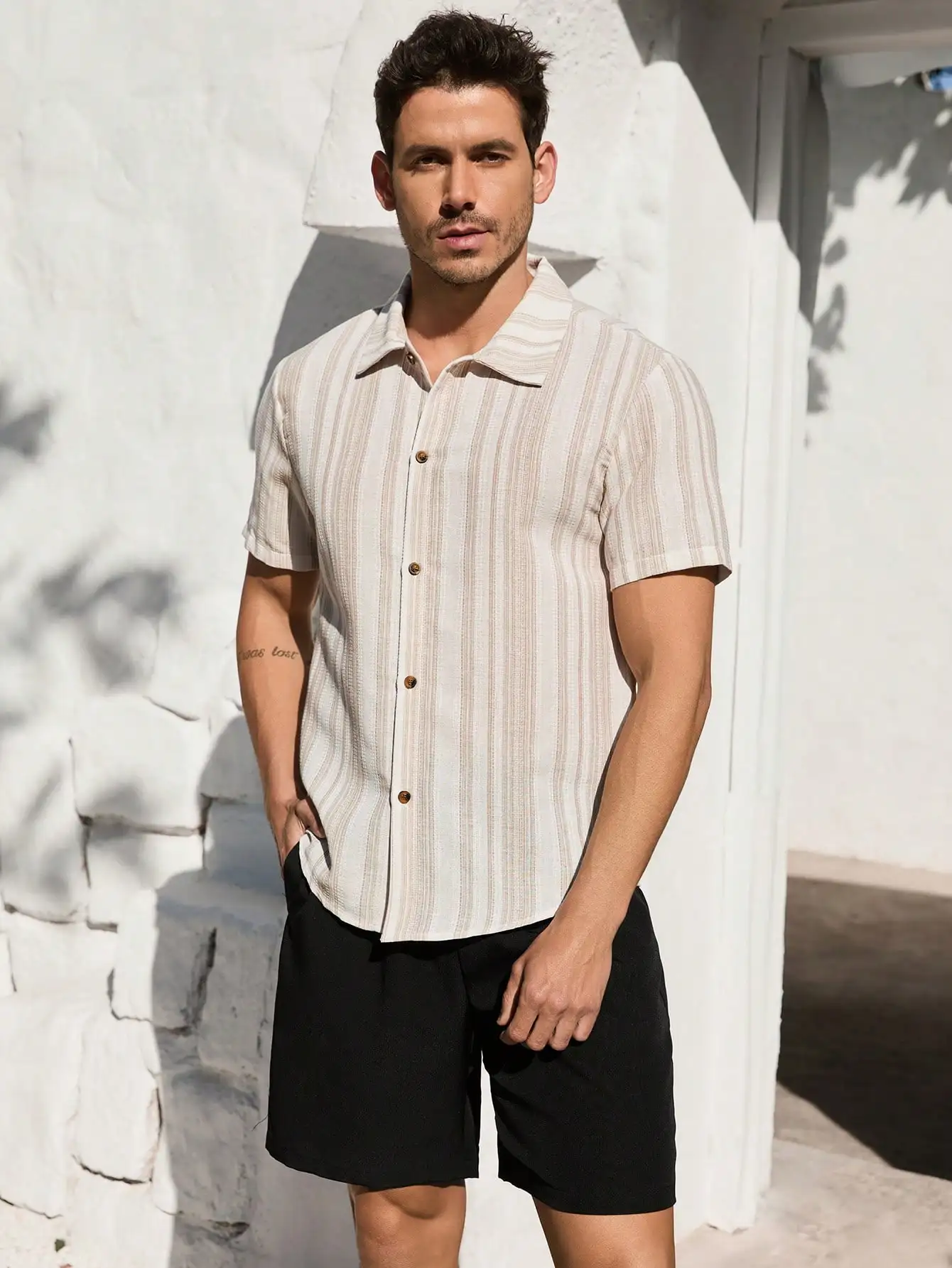 

Men's Lightweight Striped Short Sleeve Button-Down Shirt for Summer Casual Wear
