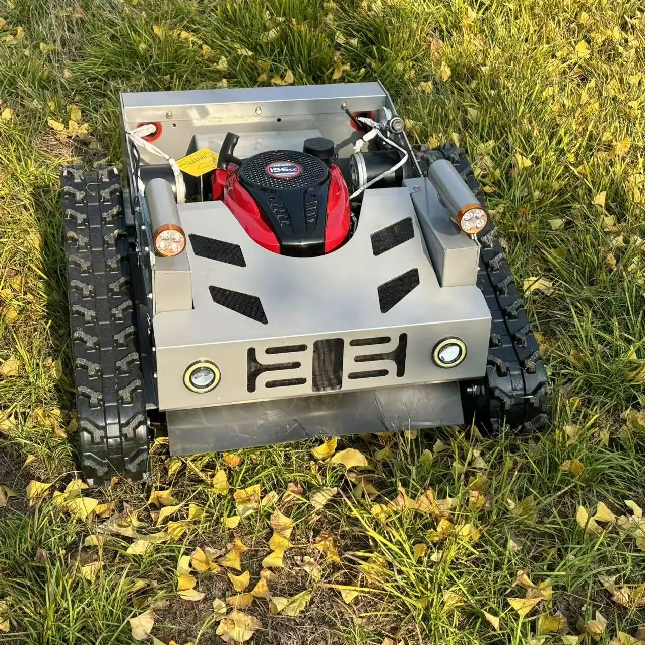 

Crawler 7.5 hp Lawn Mower Multipurpose with Snow Shovel Remote Control Lawn Mower