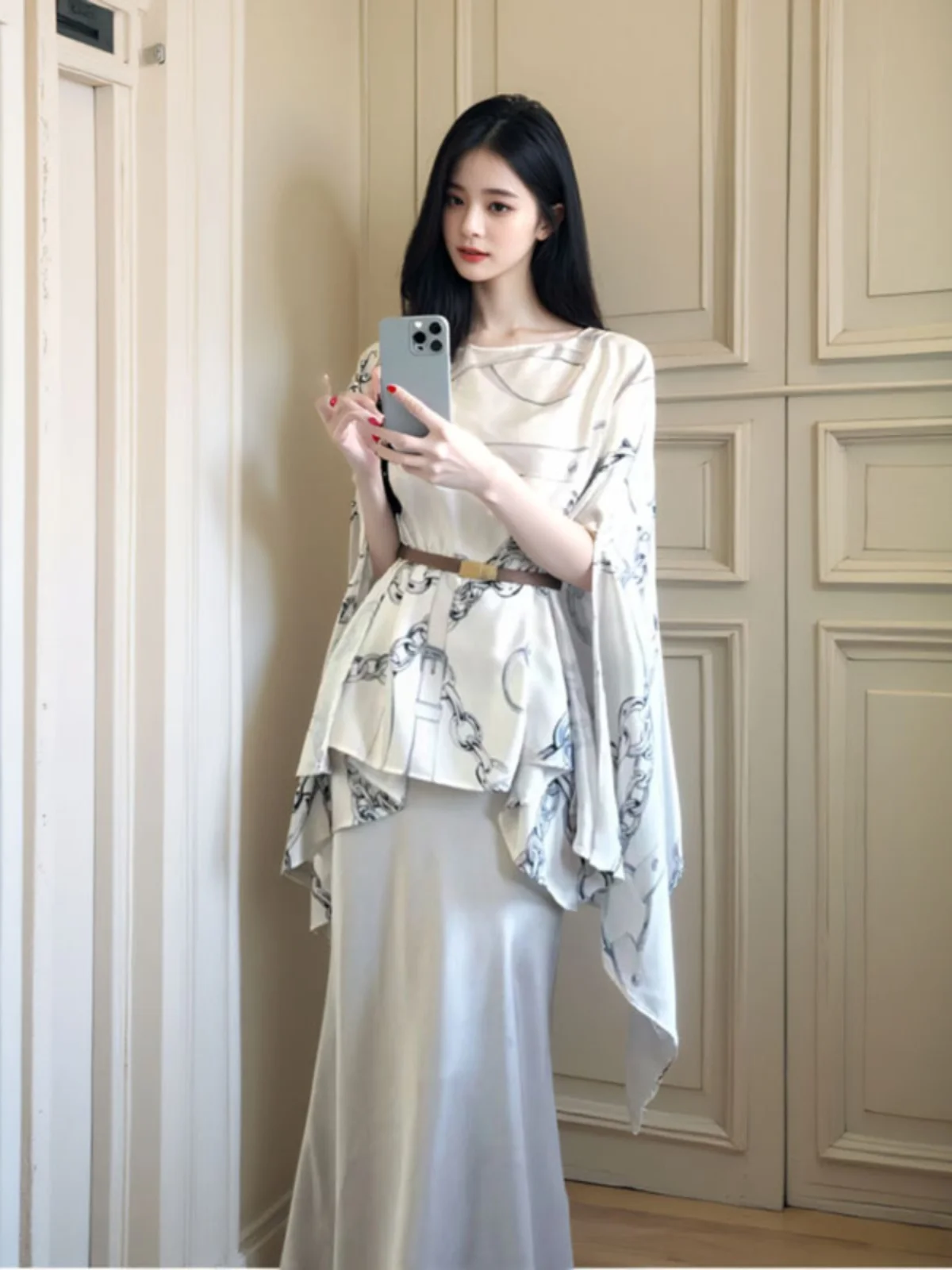 

Модный винтажный комплект: платье с воротником-хомутом из двустороннего шелка и шаль, удобное платье миди с длинными рукавами и круглым вырезом