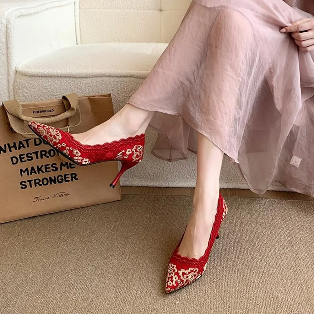 

Красные женские туфли на высоком каблуке, новинка весны 2025, свадебное платье с вышивкой, китайский шлейф для свадьбы, банкета, кружевные молодежные слипоны