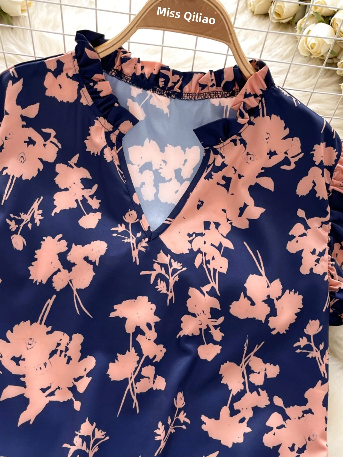 Retro Chic Floral Print Shirt Women's Slim Fit Design Sensation Elegant Ladylike Top Trendy Commute Style Short Sleeve