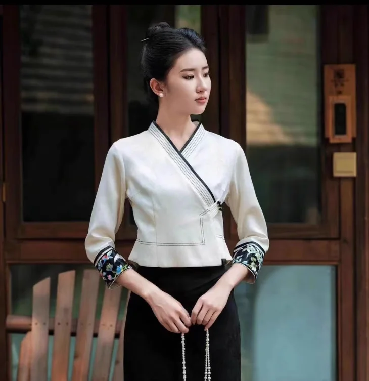 

Chinese Dai Ethnic Women's Clothing and Tea Clothing