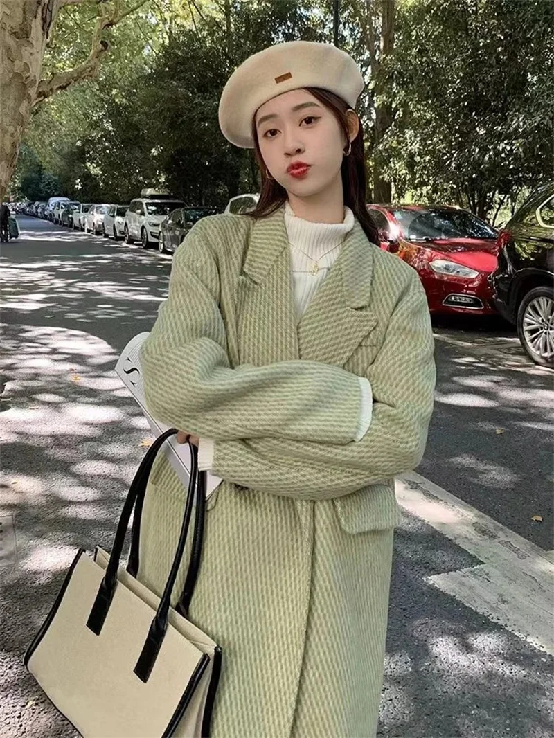 2025 Otoño e Invierno abrigo nuevo traje coreano para mujer cuello largo verde moda y elegante abrigo de lana suelto y adelgazante WLF
