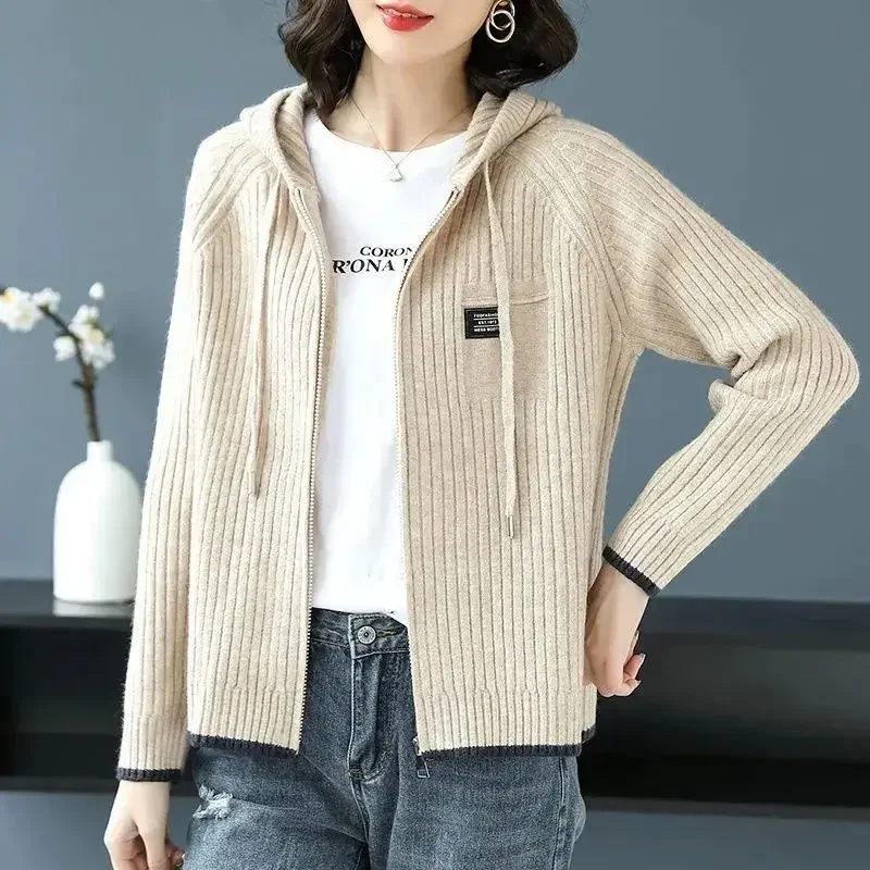 Женская мода 2024, весенне-осенняя вязаная бейсбольная куртка - короткая толстовка с капюшоном на молнии, корейский модный дизайн