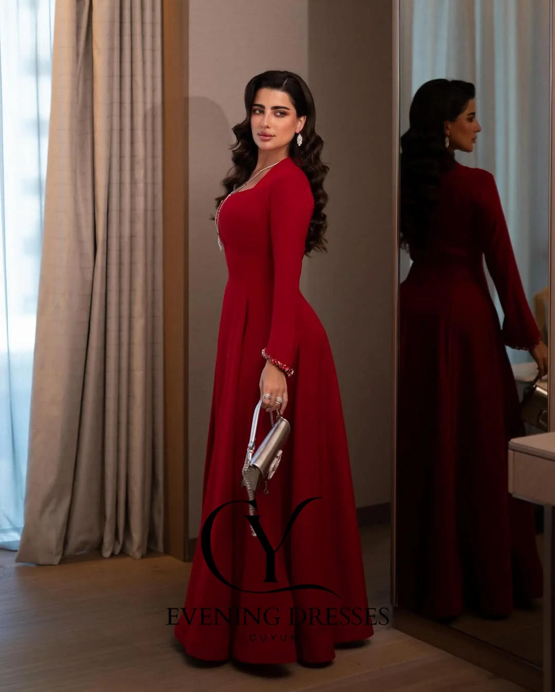 CUYUN Rode vierkante kraag avondjurken op maat gemaakte lange mouwen crêpe a-lijn kralen vloerlengte galajurk voor dames