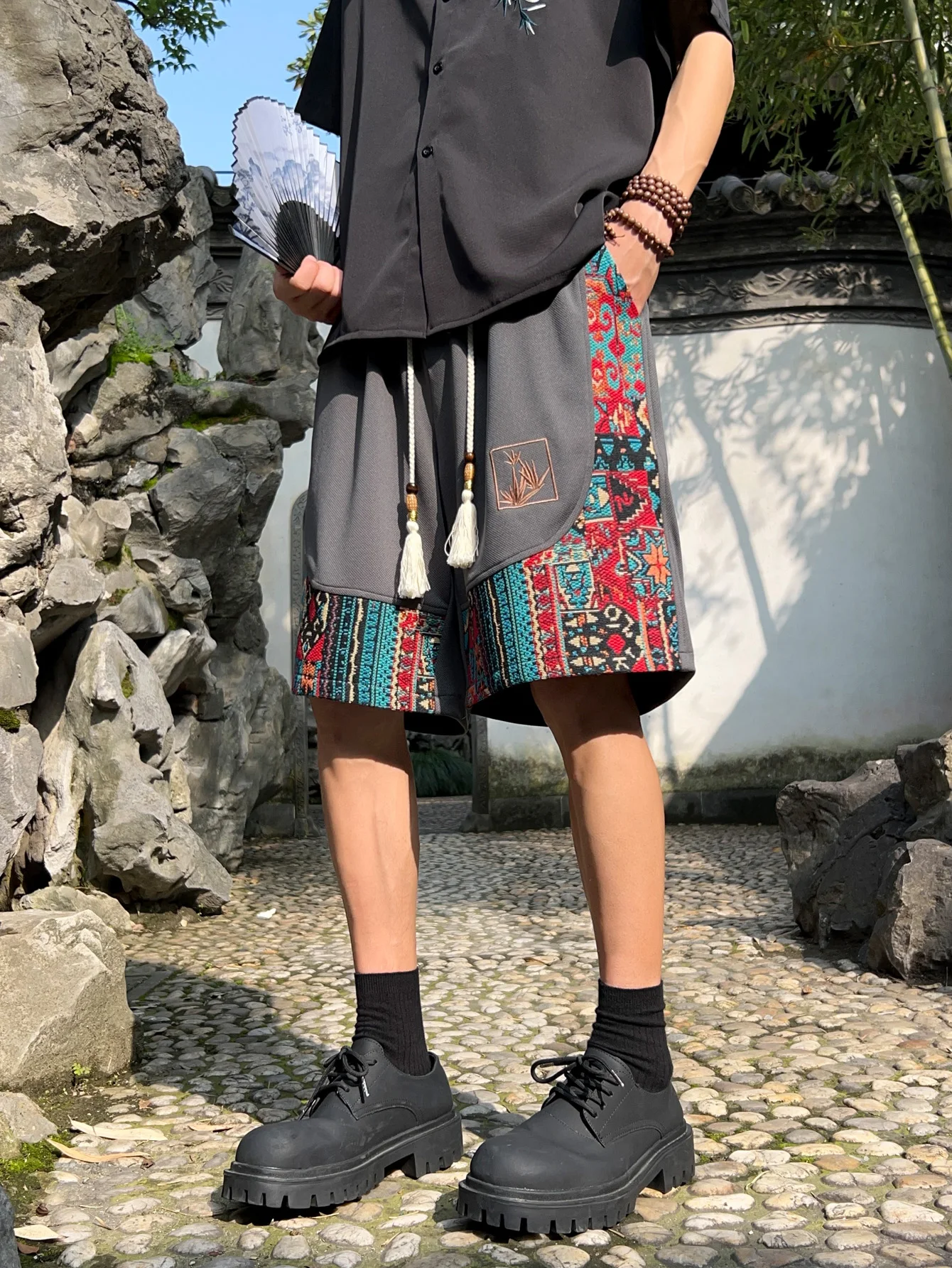 Herren-Shorts mit ethnischem Stickmuster und Taschen, sommerliche, lässige Shorts mit Kordelzug, geeignet für Outdoor- und Strand-Freizeitkleidung