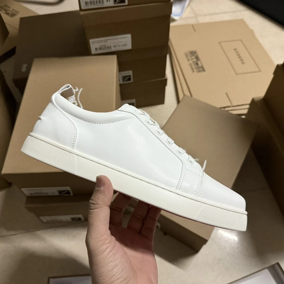 

2026 New CL Men's and Women's Red Shoes High Street Men's Fashion Low-cut Black Leather Casual Red Shoes Men's Shoes