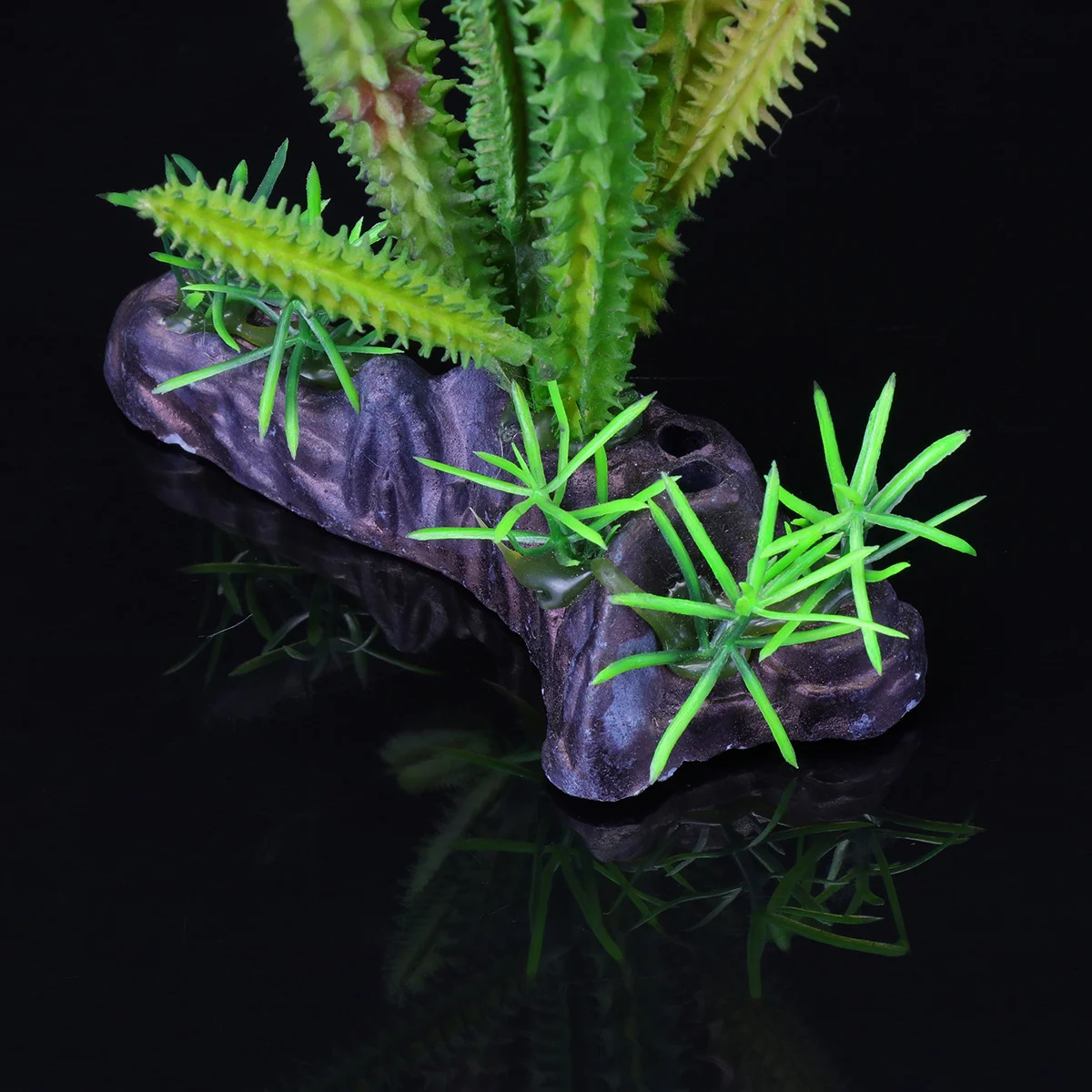 

Lifelike Artificial Aquarium Plants Fish Tank Decor Plastic Ornament for Fresh and Saltwater Tanks Aquarium Plants