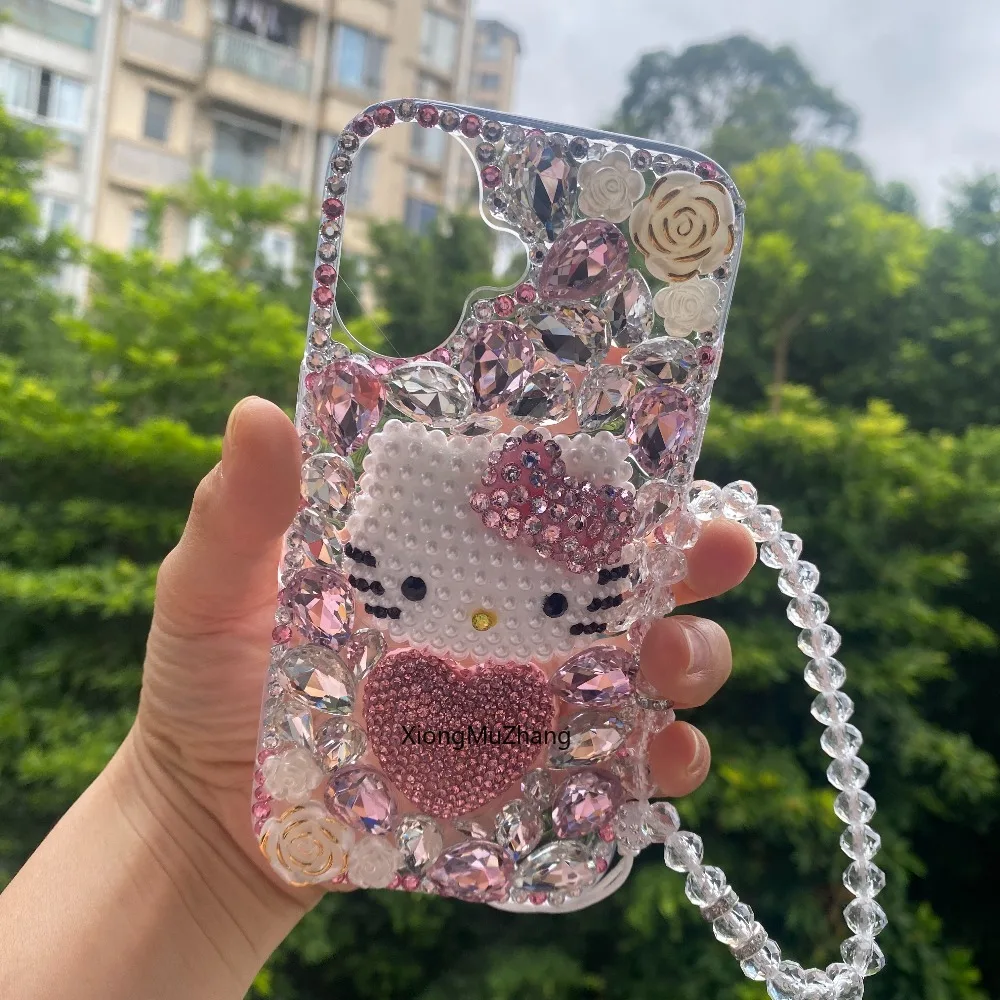 Sanrio Luxus-Handyhülle mit Strasssteinen und Glitzer-Design, Hello Kitty, für iPhone 18, 17, 16, 15, 14, 13 Pro Max, 12 Pro, Schutzhülle mit Stoßfänger und Rückseitenabdeckung. – Detail 2
