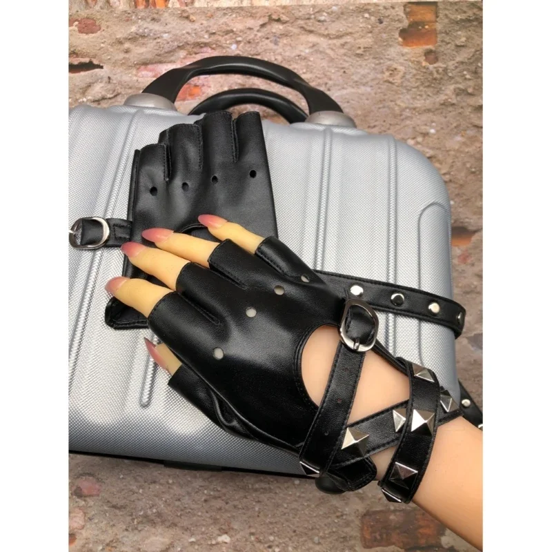 Women PU Black Gloves with Adjustable Strap Half Finger Gloves Rivet Studded RockRoll Gloves Cosplay Costume Accessories R7RF