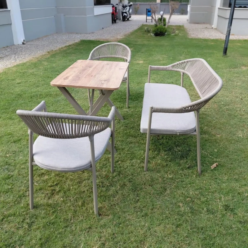 Elegant and comfortable tea set