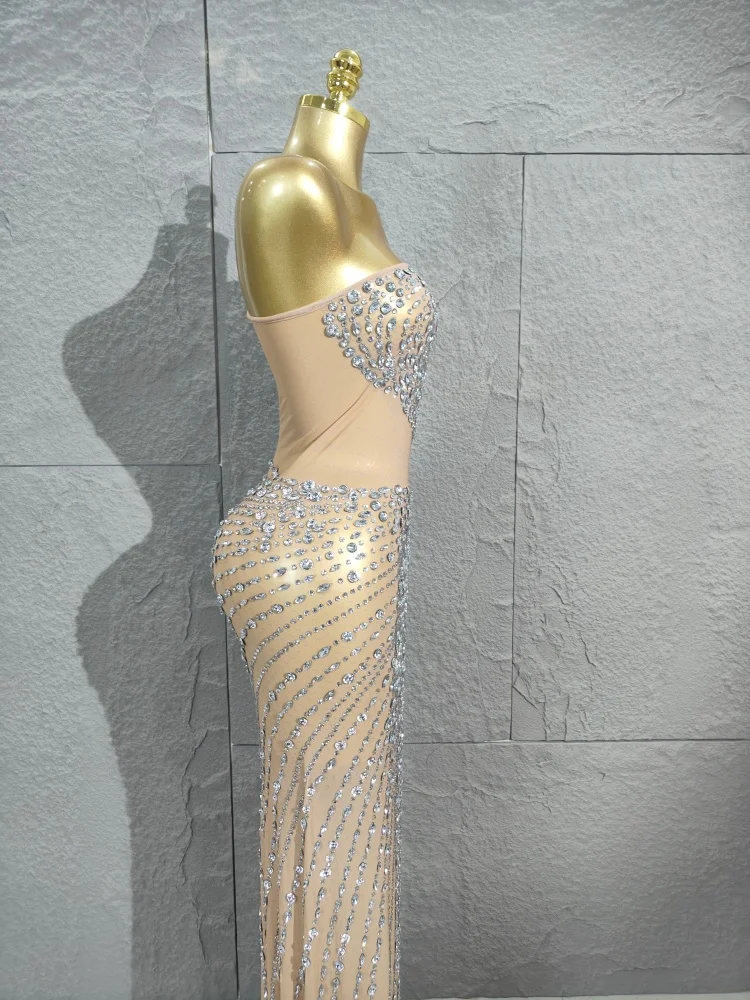 럭셔리하고 매혹적인 반짝이는 실버 라인스톤 메쉬 스플릿 엘라스틱 롱 드레스 우아한 파티 생일 무도회 기념 드레스 무대 의상