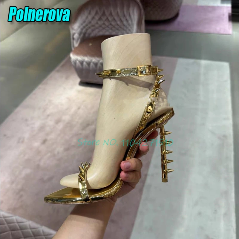 مثير برشام معدني عالية الكعب للنساء الذهب الأسود براءات الاختراع والجلود أشار تو كعب غريب الصنادل سيدة الموضة خنجر الأحذية #3