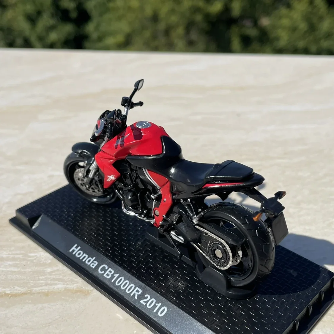 1:24 Scale Diecast Alloy Honda CB1000R 2010 Toys Motorcycle Model Classics Adult Collectible Souvenir Gifts Static Display