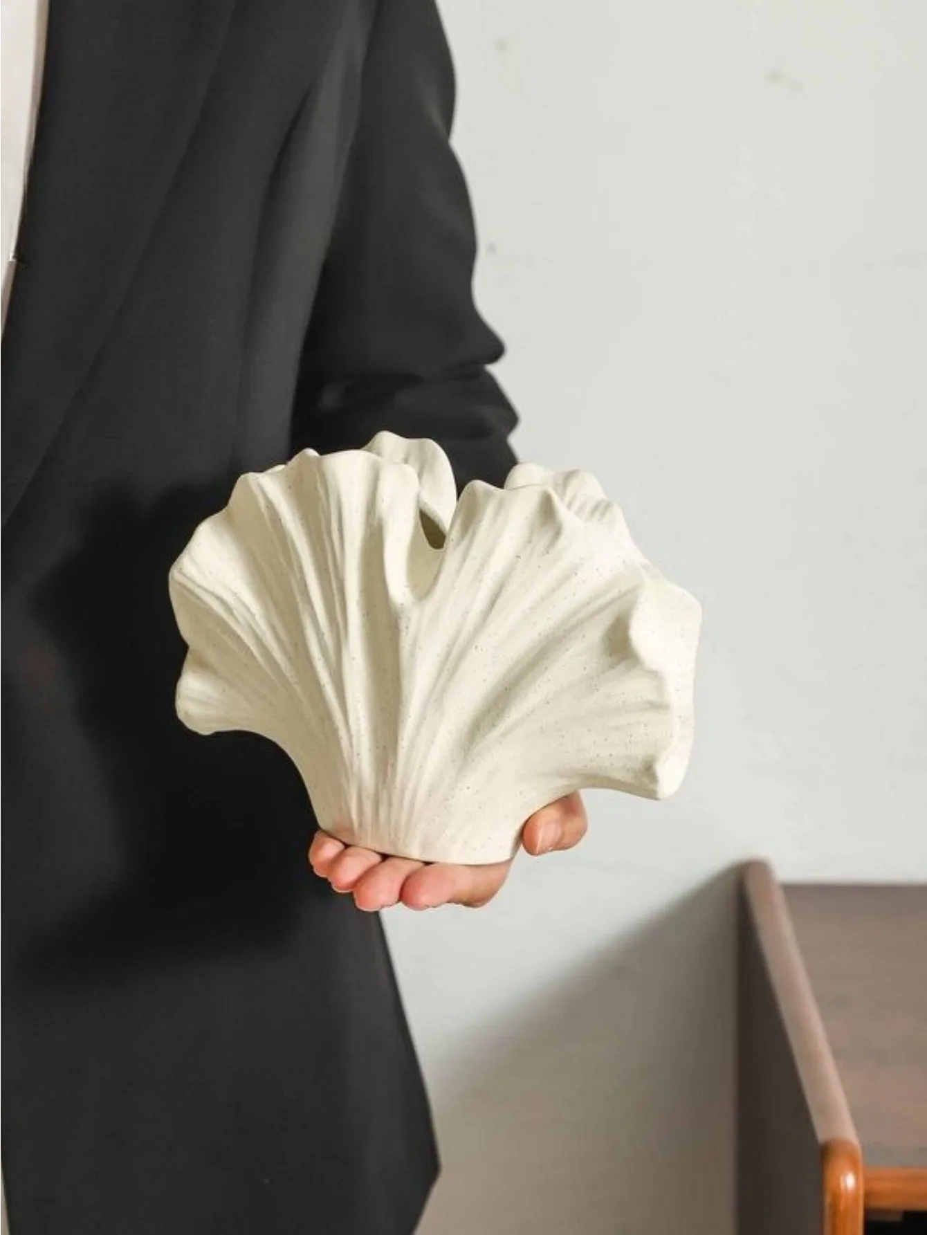 Nordic Retro Vase Ceramic Homestay Living Room Desktop Ornament Leaf Shaped Vase Dry and Wet Flower Bottle Home Decoration