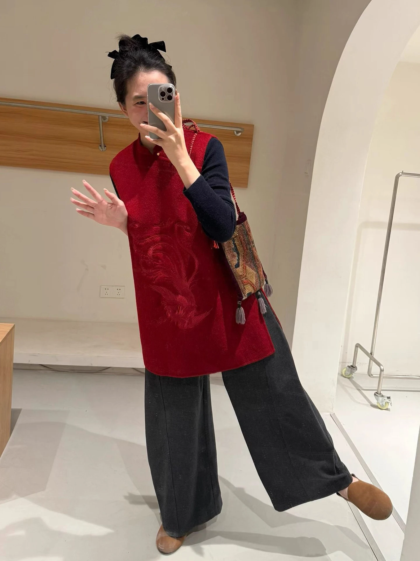 

Красный комплект из трех предметов: жилет, широкие брюки и футболка, женский, больших размеров, в китайском стиле, зимний, модный, повседневный, элегантный