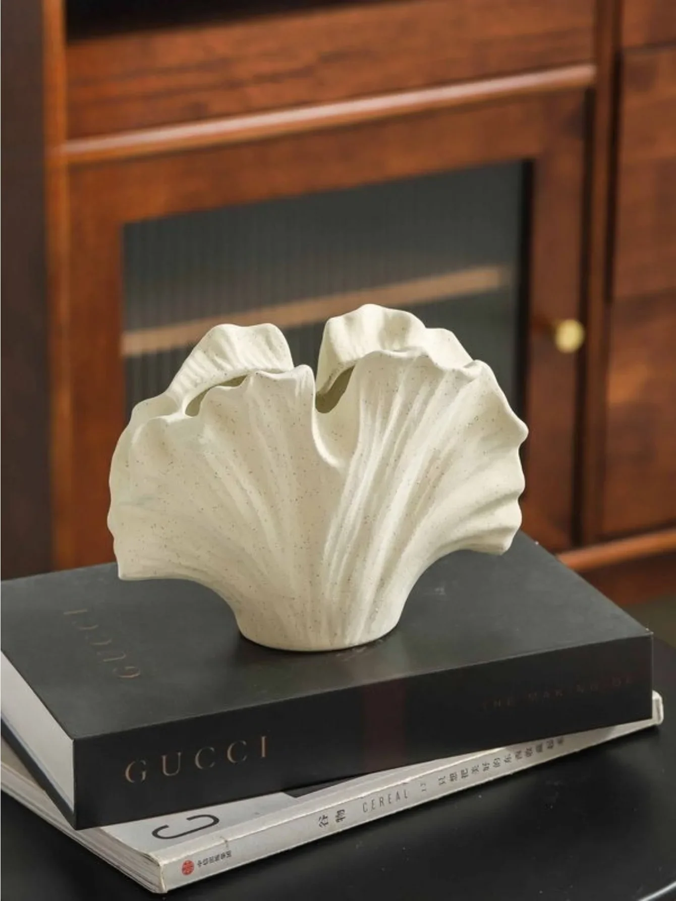 Ceramic Leaf Shaped Flower Vase Nordic Retro Homestay Living Room Vase Desktop Ornament Dry and Wet Flower Bottle Home Decor