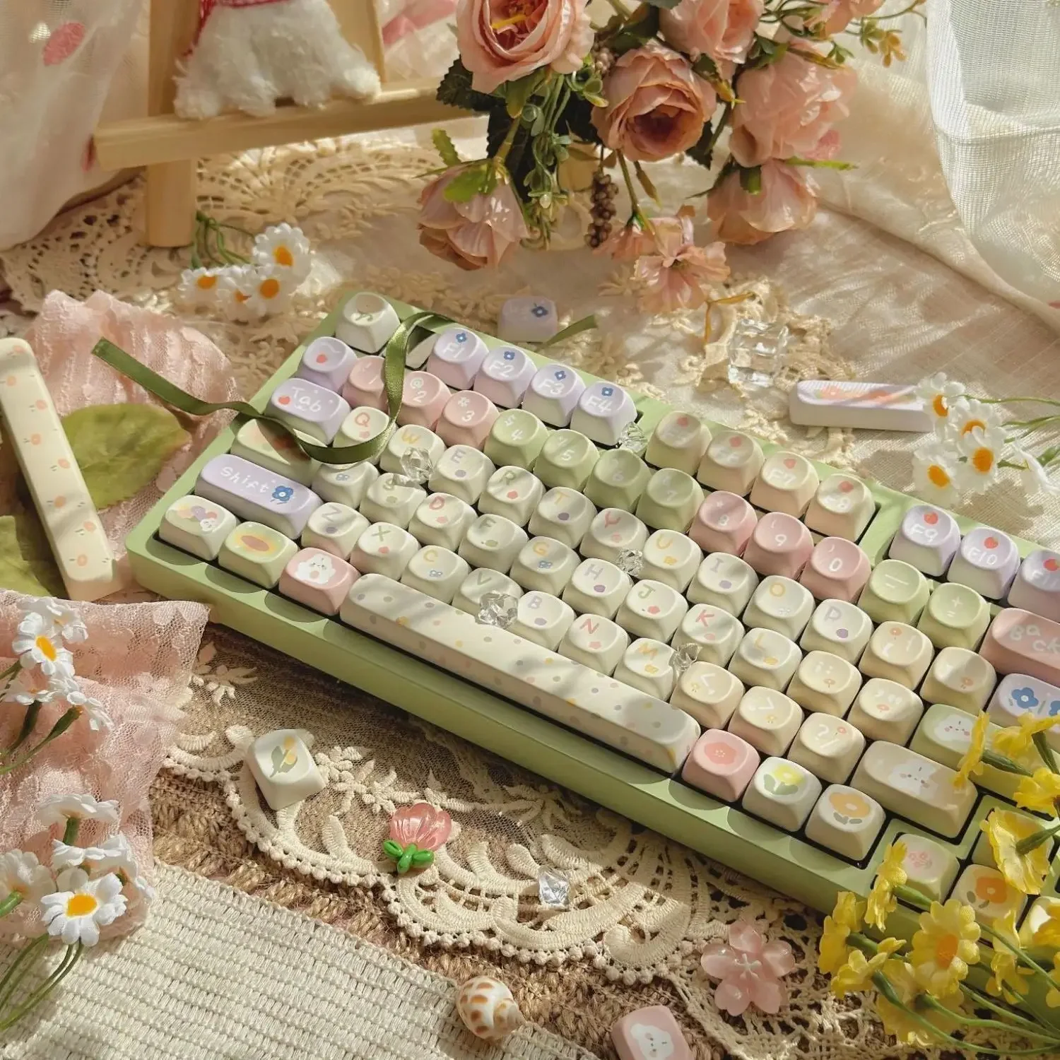 Imagem -04 - Cute Cartoon Girl Flower Keycap Small Fresh Moa e Soa High Pbt Material para 108 104 100 98 84 Outro Teclado Mecânico