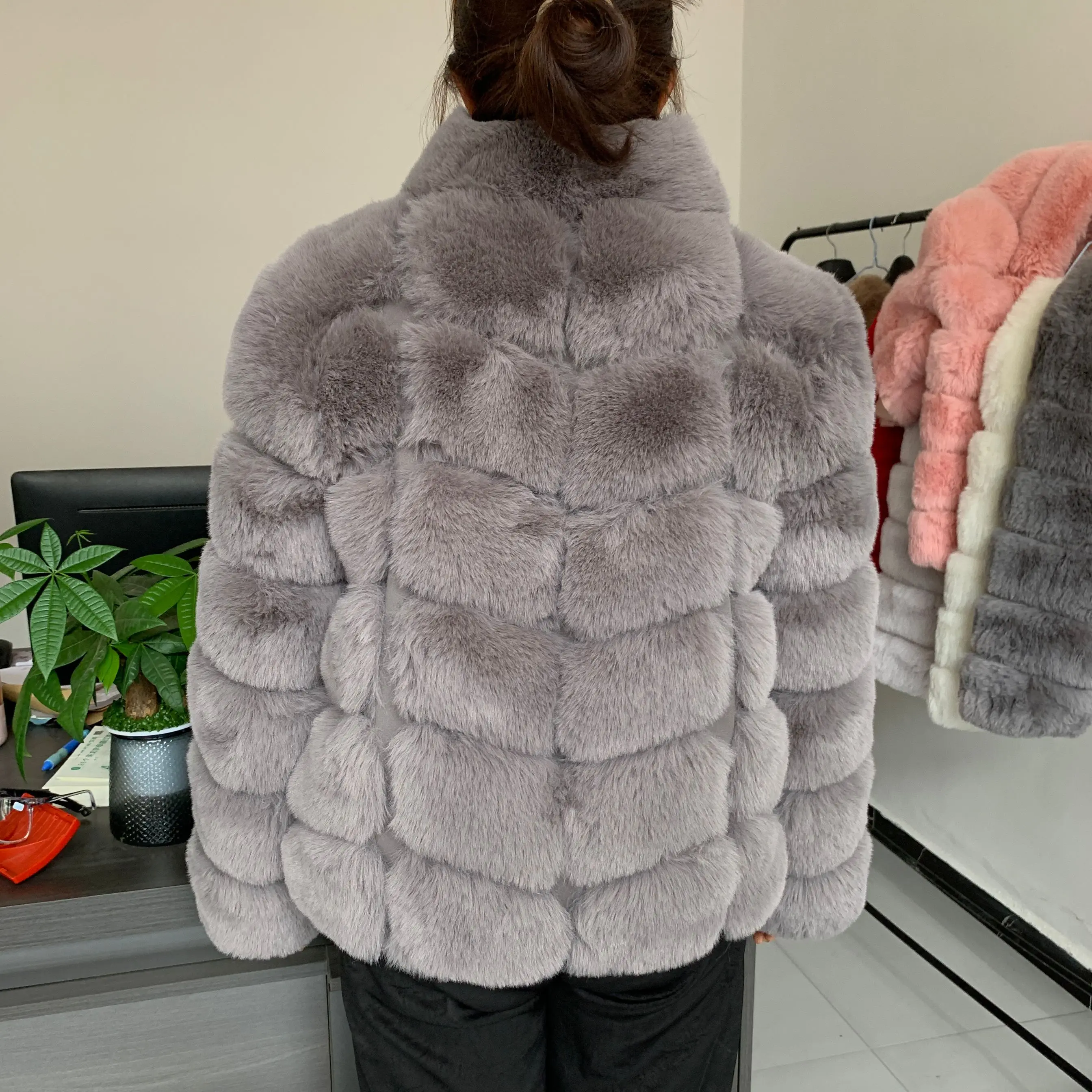 Women's faux fur coat winter warmth fake fur coat with square collar design Fashion Women's artificial fur jacket fluffy jacket