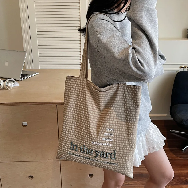 

2025 Новинка! Персонализированная женская сумка через плечо с пузырьками, простая, большая вместительная тканевая сумка с вышивкой, модная, универсальная, студенческая, стильная