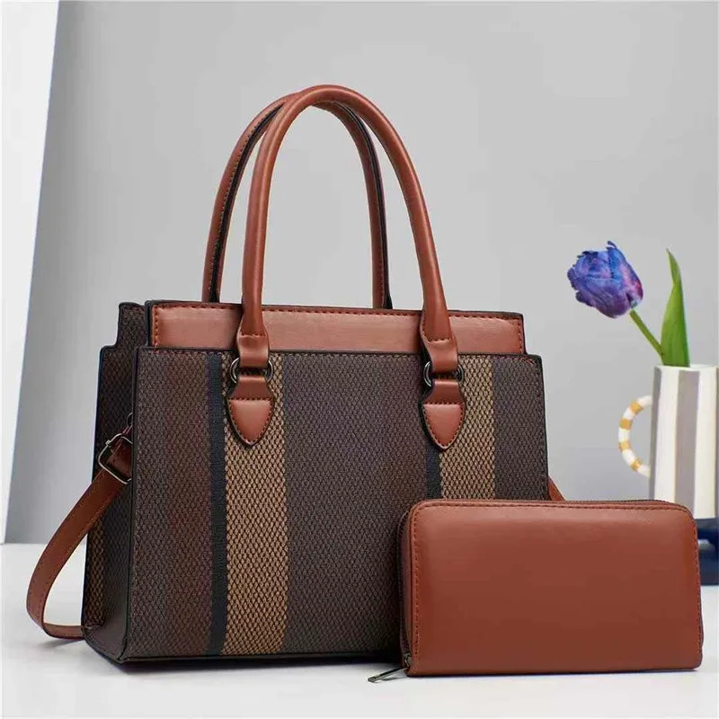 

Fashionable Trendy Letter Logo Handbag For Women With Solid Color Minimalist And High-End Leather